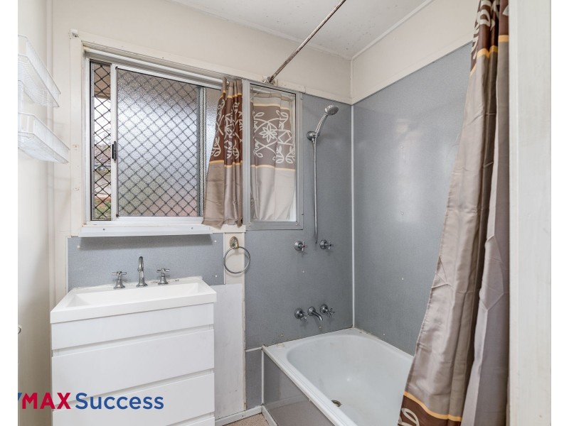 18 Festival Street, Rockville QLD 4350