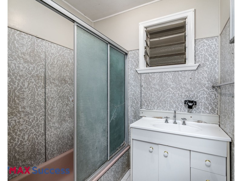 10 Teesdale Avenue, Newtown QLD 4350