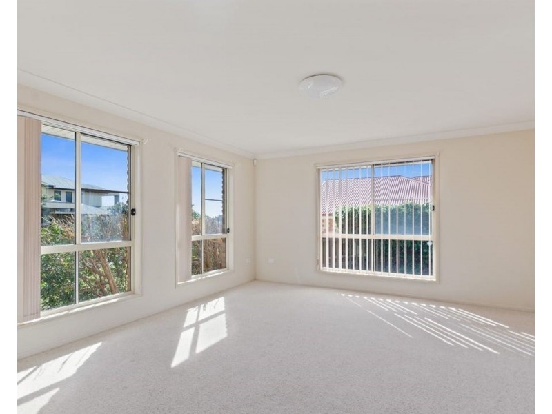 4 Vanham Close, Middle Ridge QLD 4350