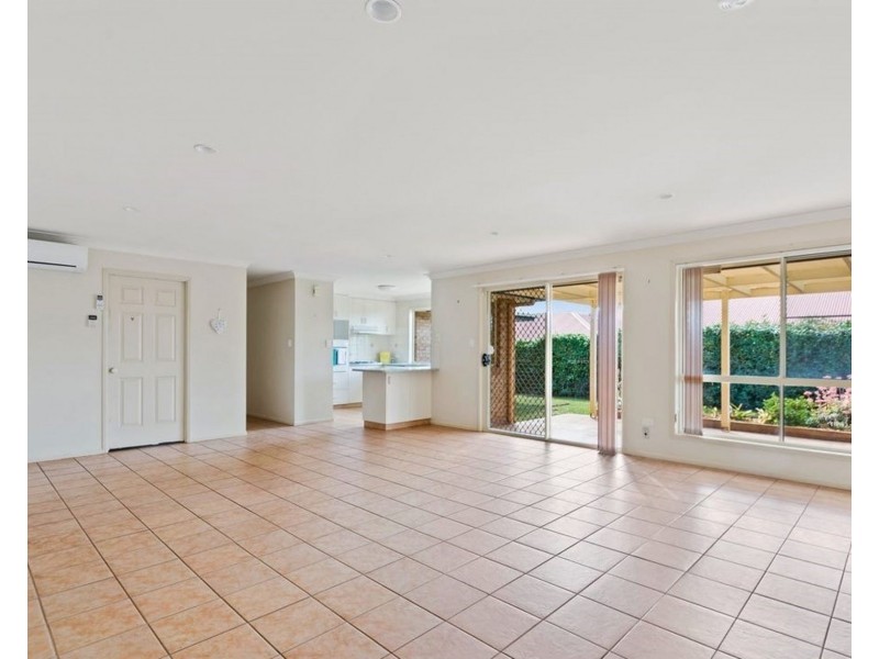 4 Vanham Close, Middle Ridge QLD 4350