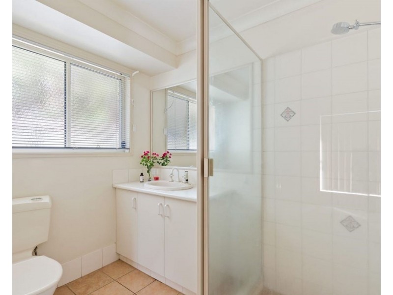 4 Vanham Close, Middle Ridge QLD 4350