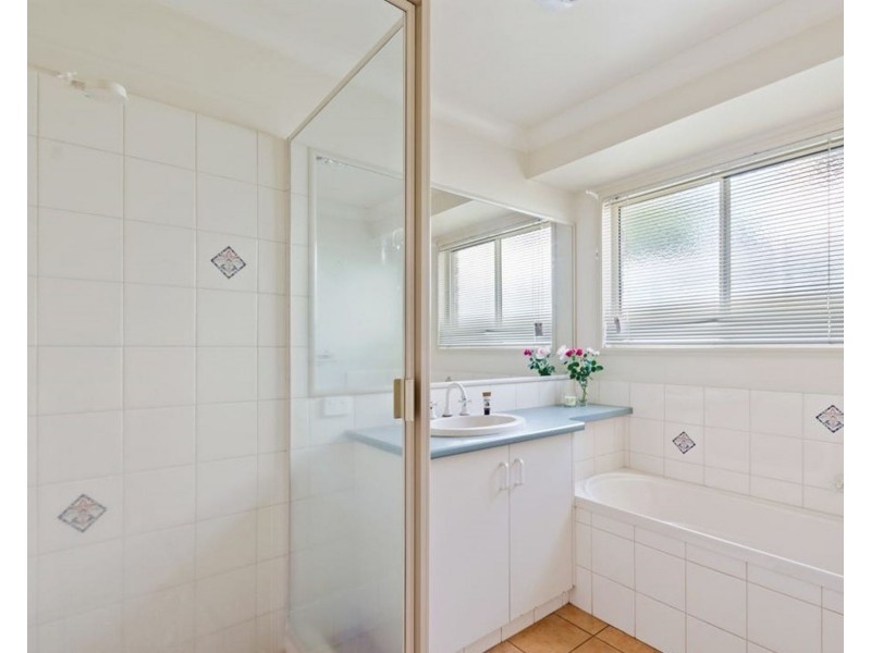 4 Vanham Close, Middle Ridge QLD 4350