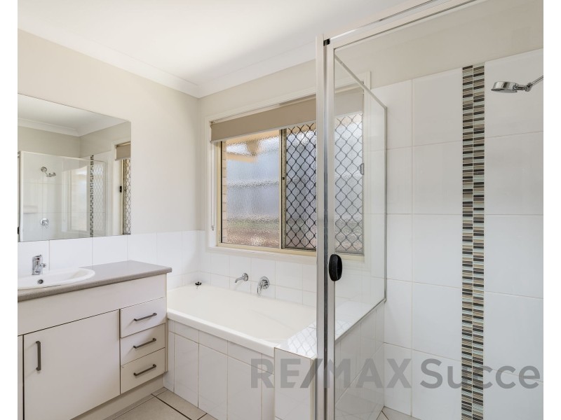 19 Sweeney Street, Kearneys Spring QLD 4350