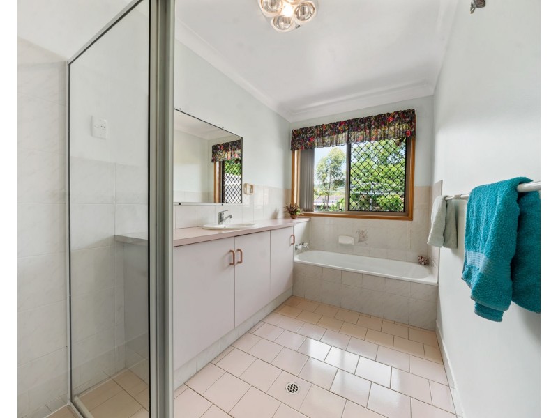 10 Pizzoni Road, Glenvale QLD 4350