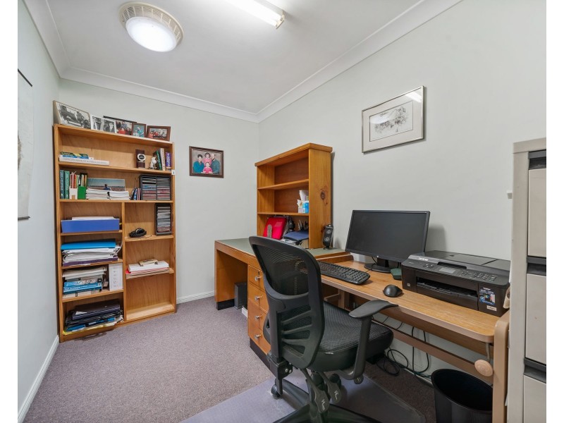 10 Pizzoni Road, Glenvale QLD 4350