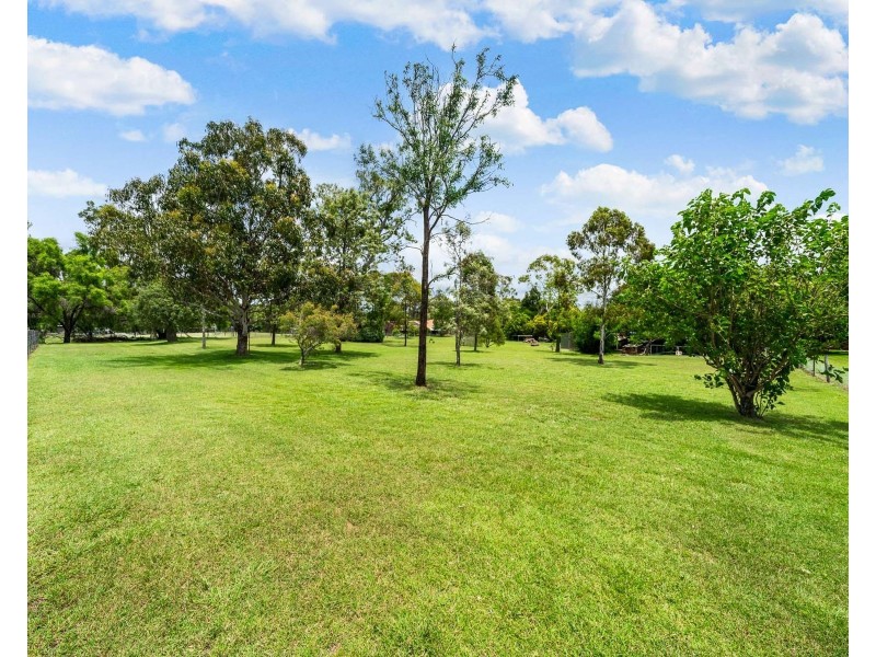 10 Pizzoni Road, Glenvale QLD 4350