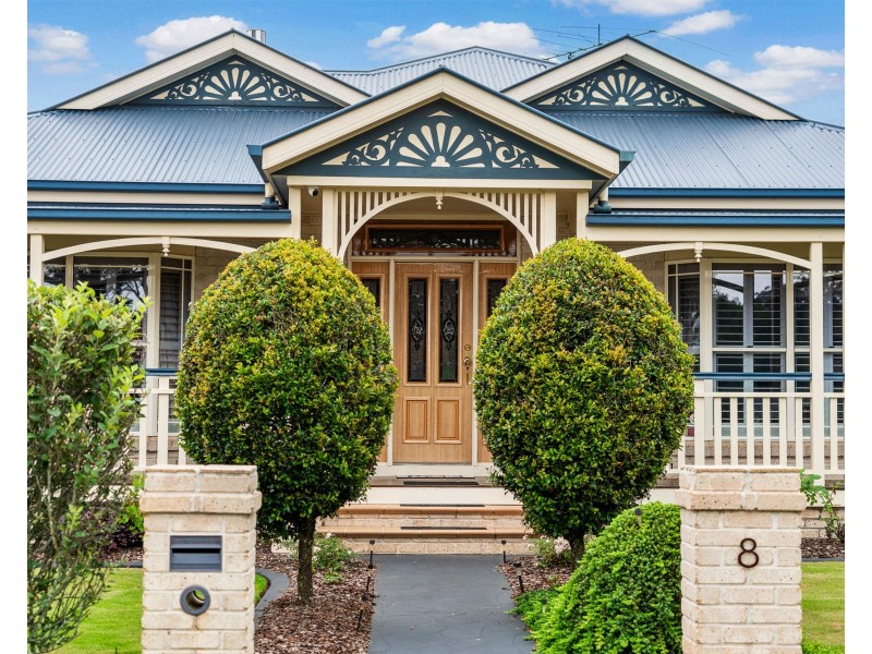 8 Dalston Court, Mount Lofty QLD 4350