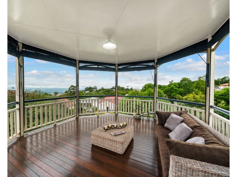 8 Dalston Court, Mount Lofty QLD 4350