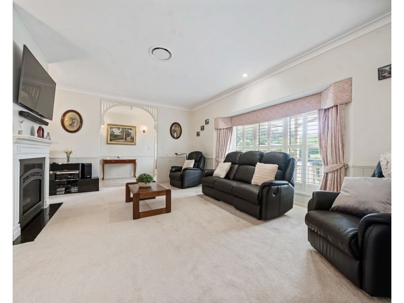 8 Dalston Court, Mount Lofty QLD 4350