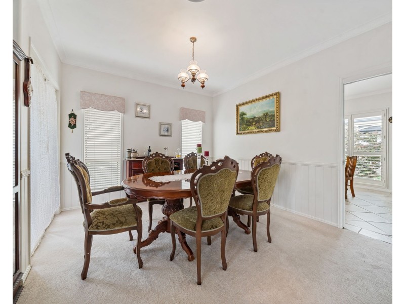 8 Dalston Court, Mount Lofty QLD 4350