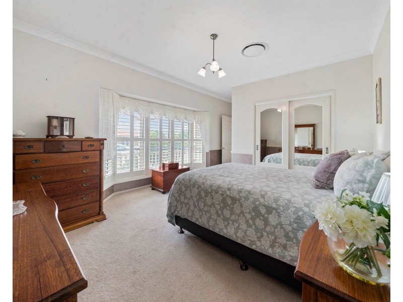 8 Dalston Court, Mount Lofty QLD 4350
