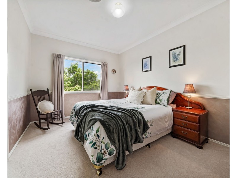 8 Dalston Court, Mount Lofty QLD 4350