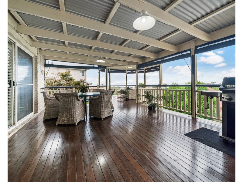 8 Dalston Court, Mount Lofty QLD 4350