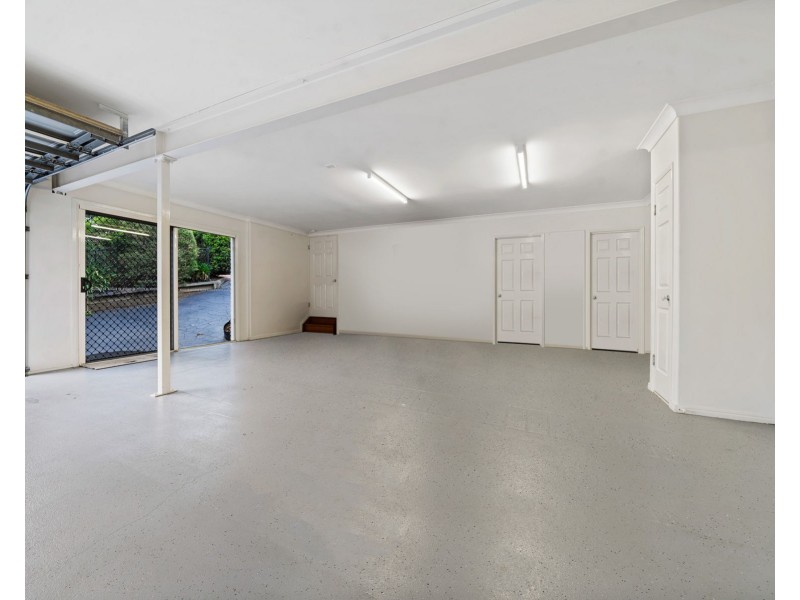 8 Dalston Court, Mount Lofty QLD 4350