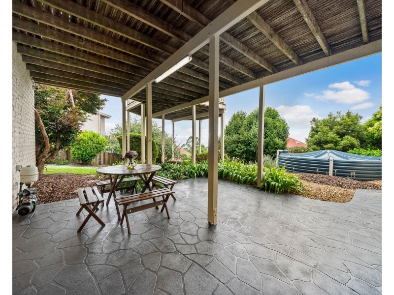 8 Dalston Court, Mount Lofty QLD 4350