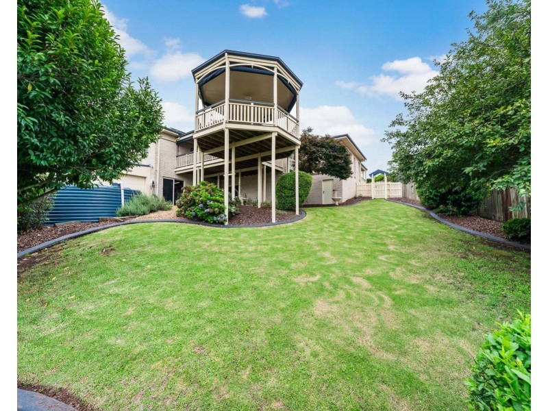 8 Dalston Court, Mount Lofty QLD 4350