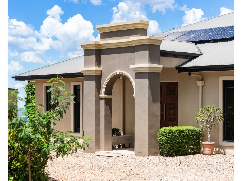 9 Gordon Crescent, Withcott QLD 4352