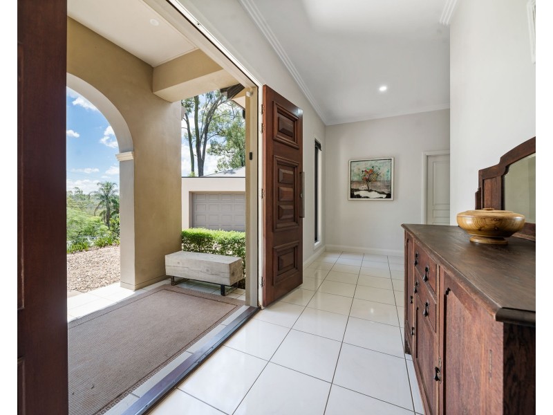 9 Gordon Crescent, Withcott QLD 4352