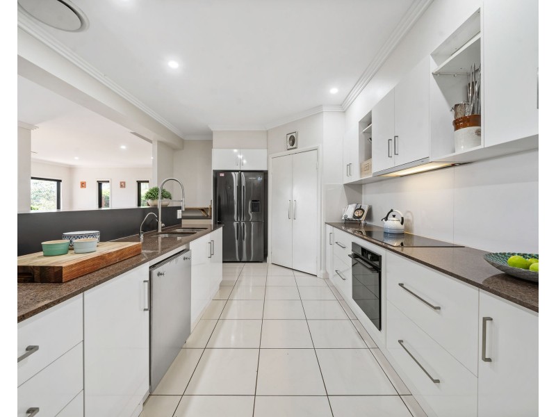 9 Gordon Crescent, Withcott QLD 4352