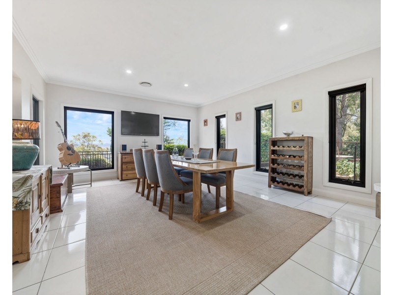 9 Gordon Crescent, Withcott QLD 4352