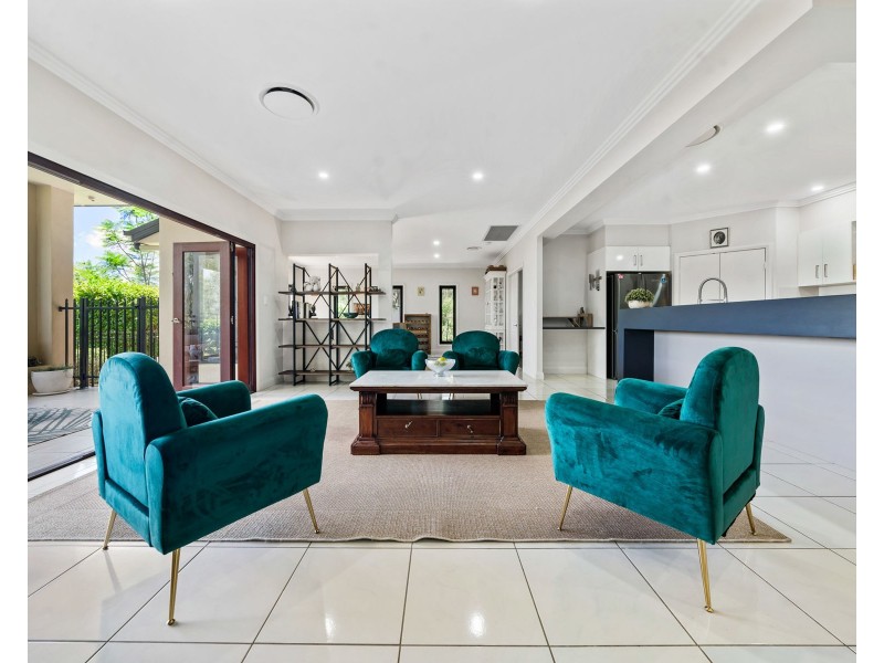 9 Gordon Crescent, Withcott QLD 4352