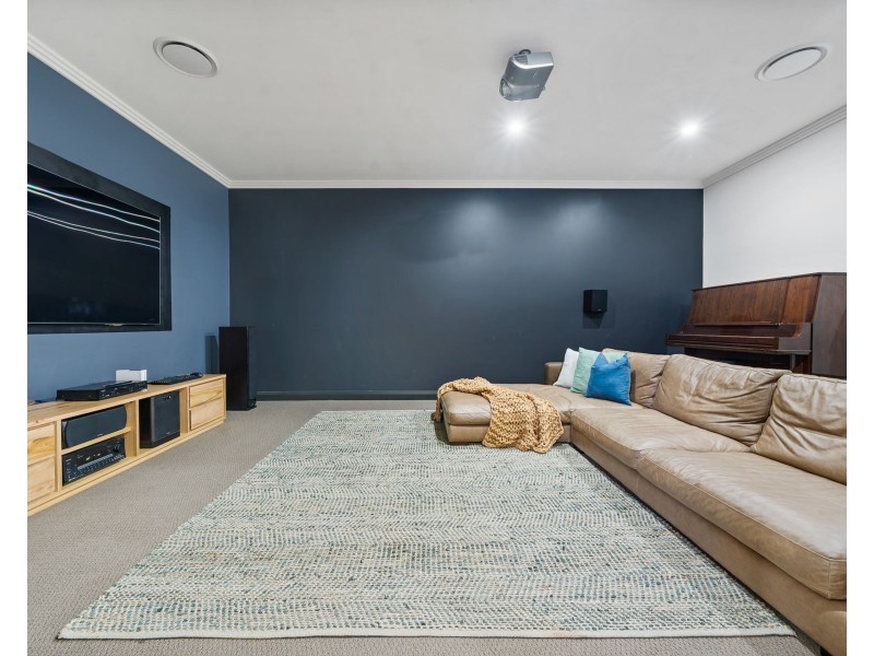 9 Gordon Crescent, Withcott QLD 4352