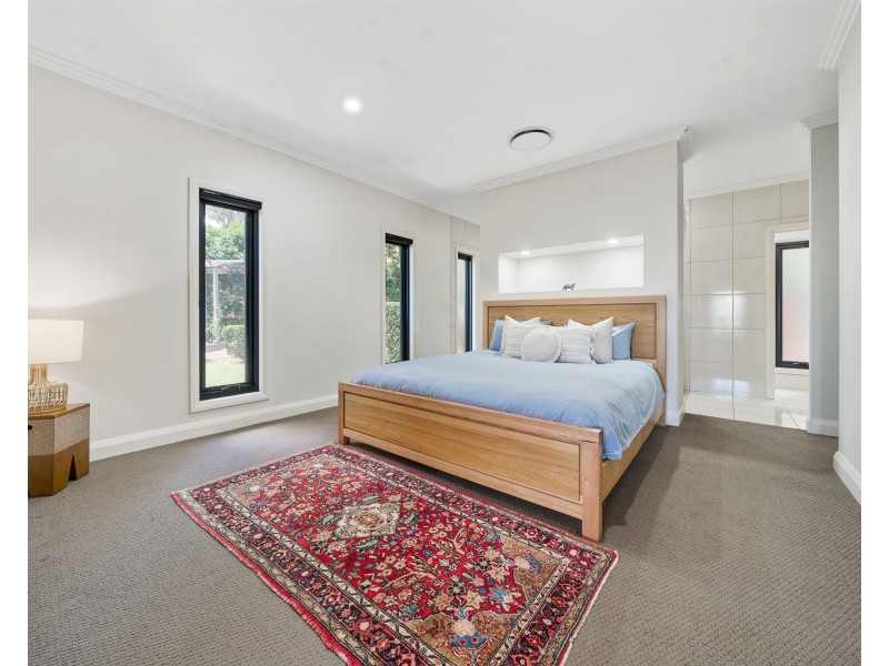 9 Gordon Crescent, Withcott QLD 4352