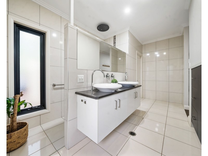 9 Gordon Crescent, Withcott QLD 4352