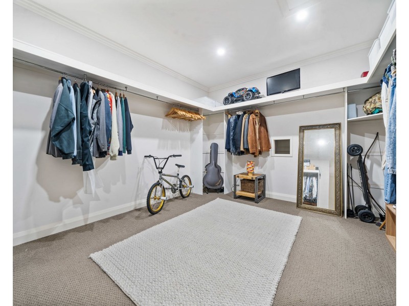 9 Gordon Crescent, Withcott QLD 4352