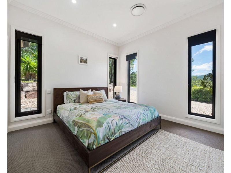 9 Gordon Crescent, Withcott QLD 4352