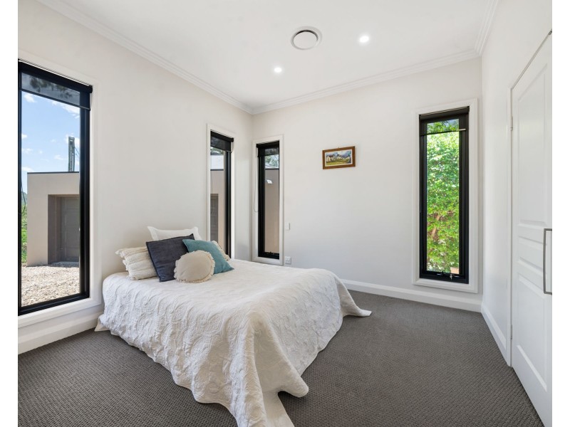 9 Gordon Crescent, Withcott QLD 4352