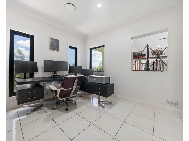 9 Gordon Crescent, Withcott QLD 4352