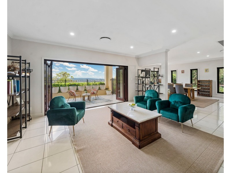 9 Gordon Crescent, Withcott QLD 4352