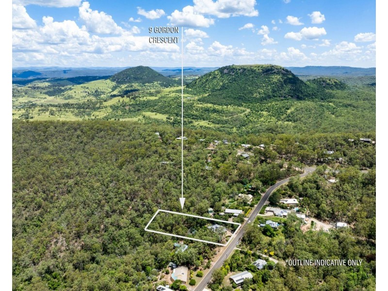 9 Gordon Crescent, Withcott QLD 4352