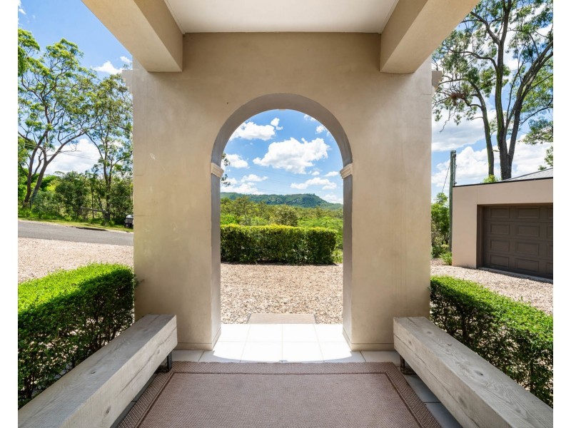 9 Gordon Crescent, Withcott QLD 4352