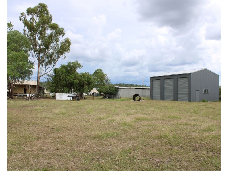 25 Earl Street, Jondaryan QLD 4403