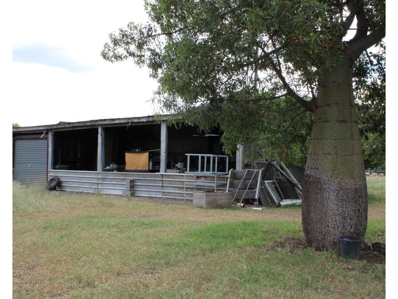 25 Earl Street, Jondaryan QLD 4403