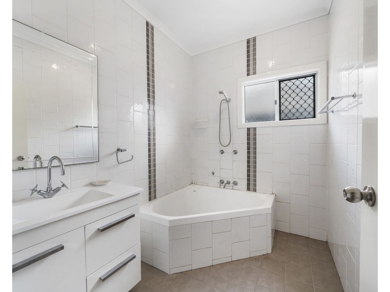 12 Rose Street, Wilsonton QLD 4350