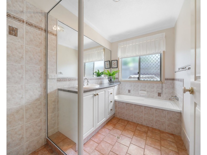 367 Spring Street, Kearneys Spring QLD 4350
