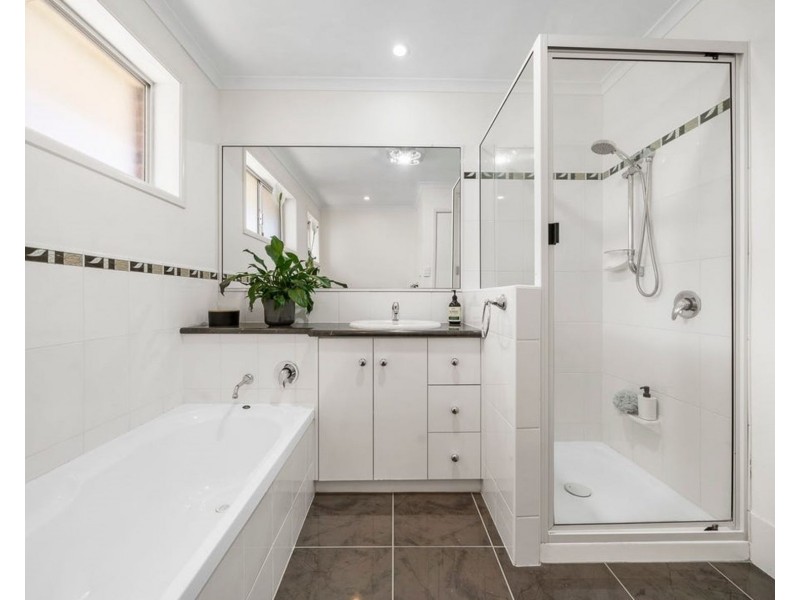 9 Bingara Street, Mount Lofty QLD 4350