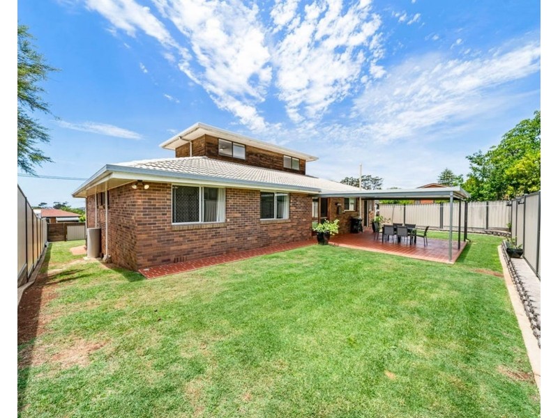 9 Bingara Street, Mount Lofty QLD 4350