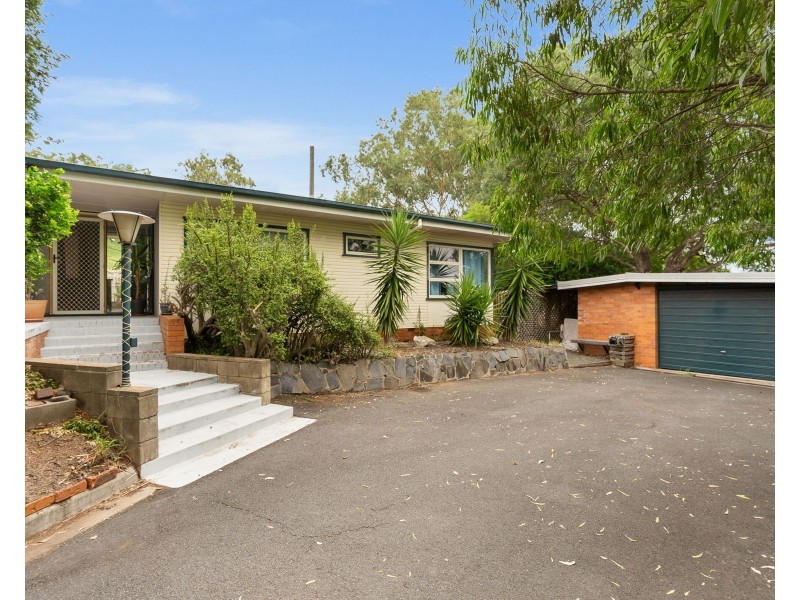 20 Toowoomba Road, Oakey QLD 4401