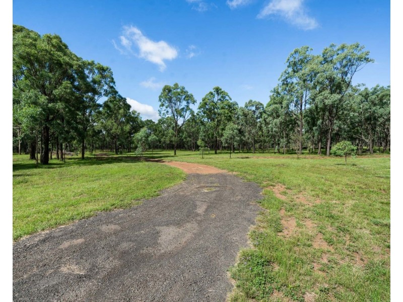 52 Rodeo Drive, Meringandan QLD 4352