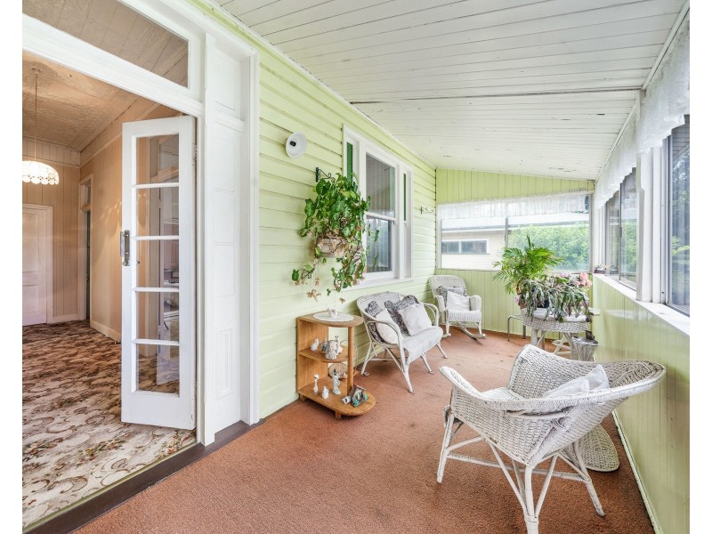 37 Rhyde Street, Mount Lofty QLD 4350