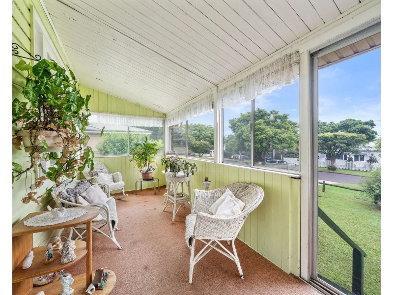 37 Rhyde Street, Mount Lofty QLD 4350