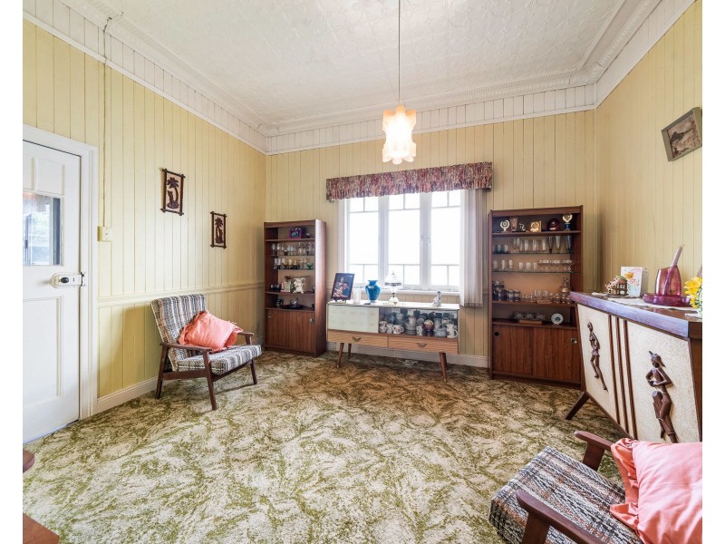 37 Rhyde Street, Mount Lofty QLD 4350