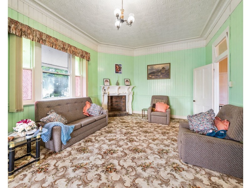 37 Rhyde Street, Mount Lofty QLD 4350