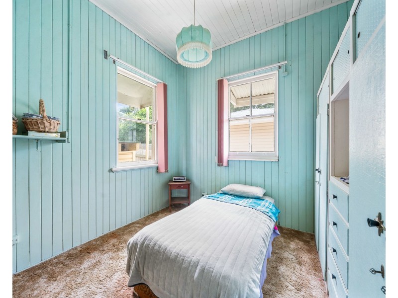 37 Rhyde Street, Mount Lofty QLD 4350