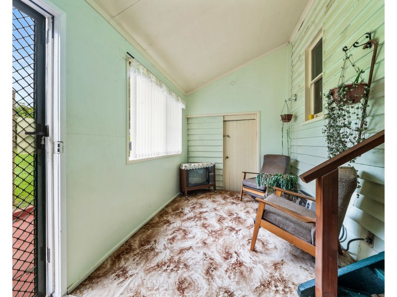 37 Rhyde Street, Mount Lofty QLD 4350