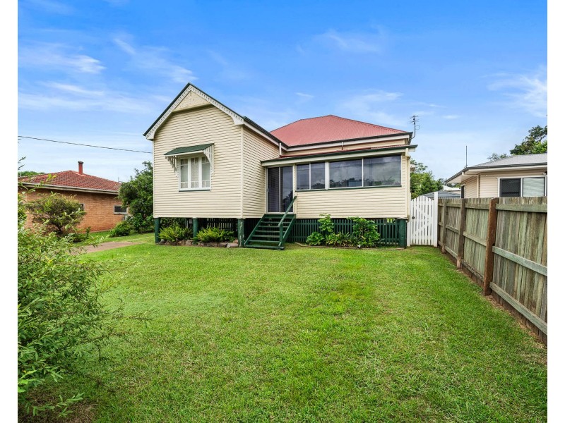 37 Rhyde Street, Mount Lofty QLD 4350